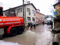 Caddeler ve Meydan Yıkanıyor